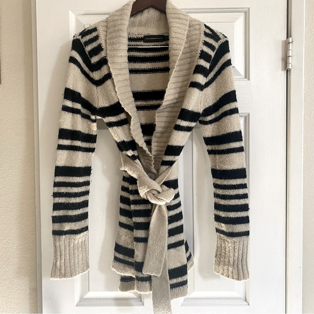 Women’s belted cardigan sweater. Size S